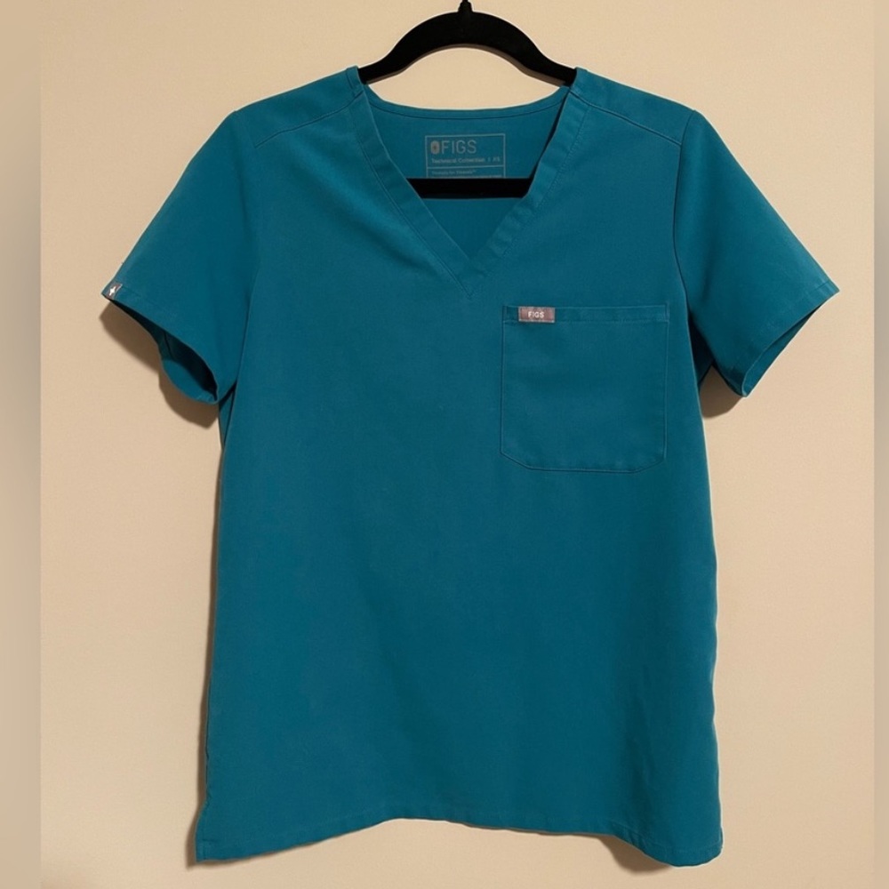 Figs Catarina One Pocket Scrub Top - Pacific Blue